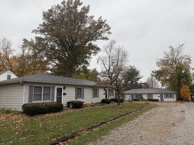 Photo - 910 N Meridian St Rd