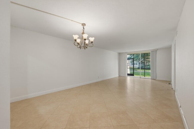 Photo - 681 S Hollybrook Dr Unidad 109