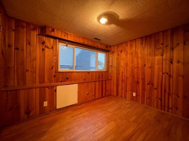 Photo - 6407 Clinton St