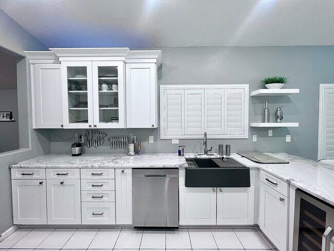 2229 E Soft Wind Dr