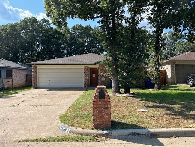 Building Photo - 1116 Hidden Creek Dr
