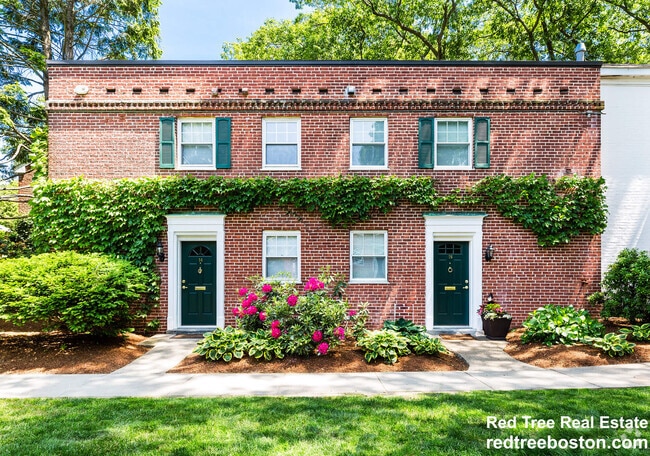 Building Photo - 37 Sherman Rd Unit 2-bed 1.5 bath S.Brooklin Rental