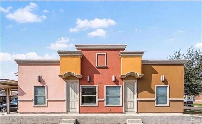 Building Photo - 23 West Dr Unit apt A