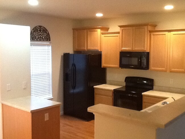 Photo - 936 Burning Bush Point