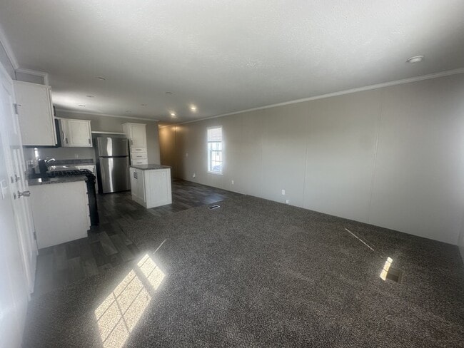 Photo - 38041 Chilver Ave