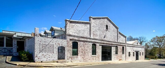 Photo - 2083 Heckle St