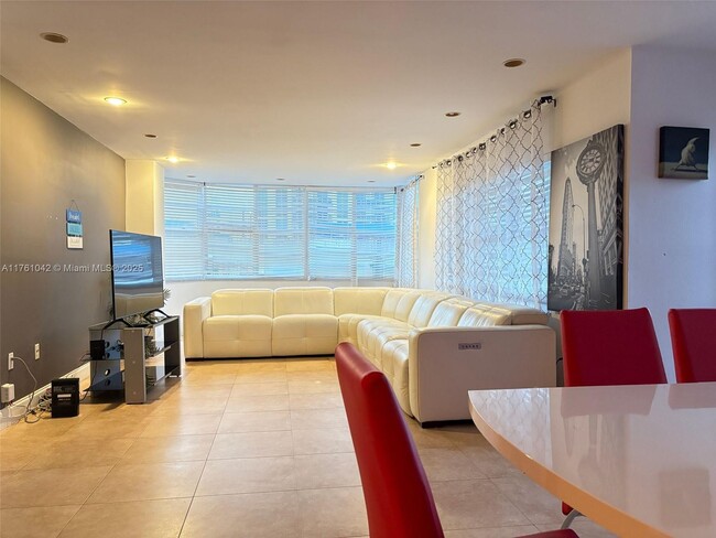 Building Photo - 1965 S Ocean Dr Unit 2F Rental