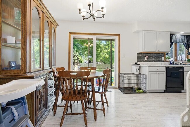 Photo - 705 Eastview Dr