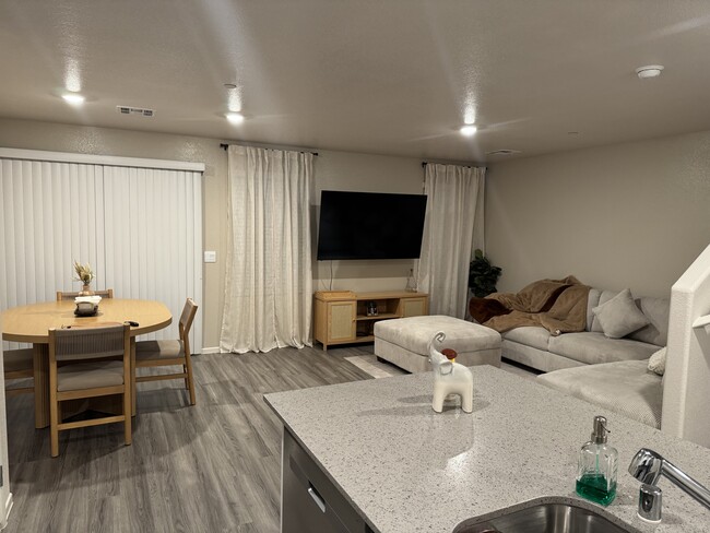 Photo - 6086 Lily Gdn St