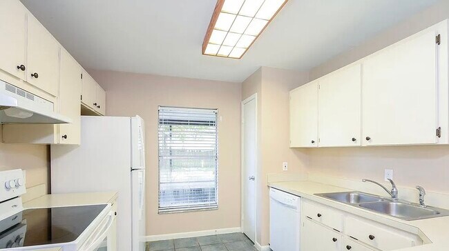 Photo - 1600 Coppersmith Ct