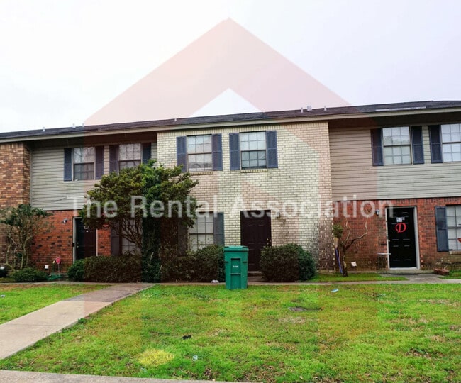 Building Photo - 57 W Elmwood Dr Rental