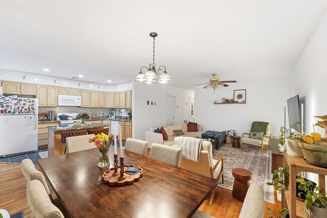 Photo - 62 Monroe St Unidad 1