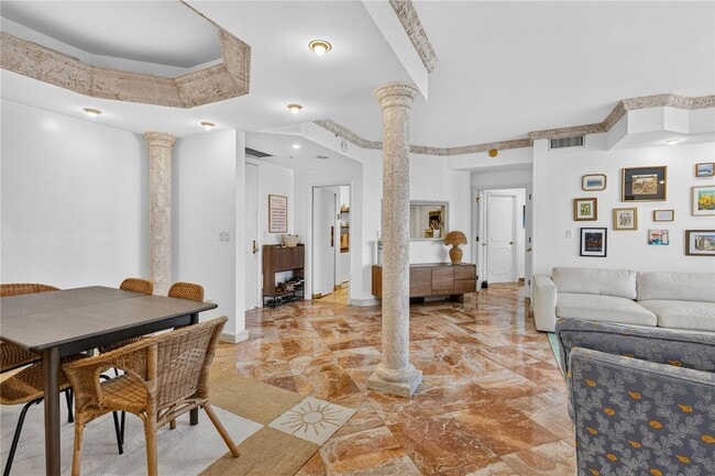 Photo - 888 Brickell Key Dr Unidad 1600