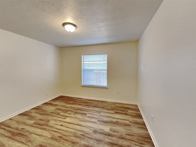 Photo - 2518 Halstead Dr