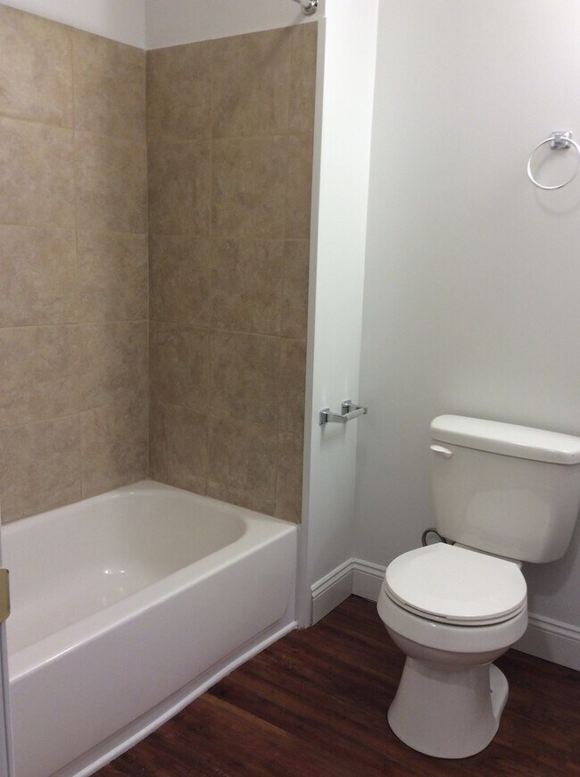 Photo - First Floor 1 Bedroom in East End of York City