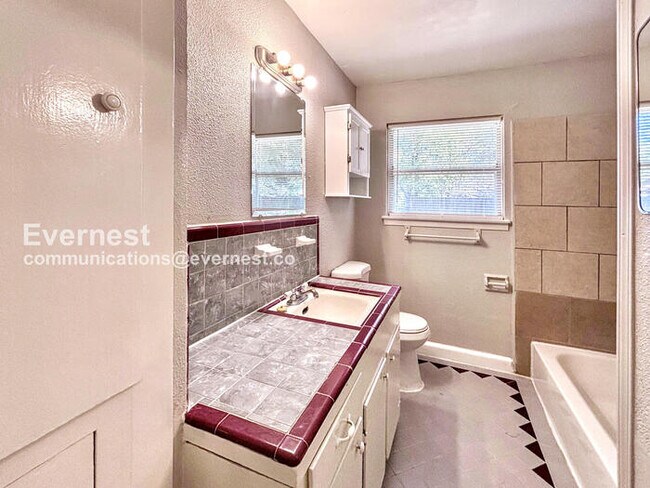 Photo - 3719 Dumbarton Rd