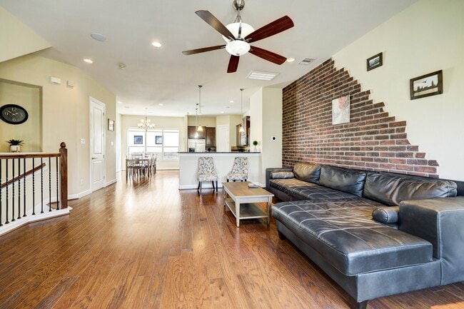 Photo - 1305 Delano St