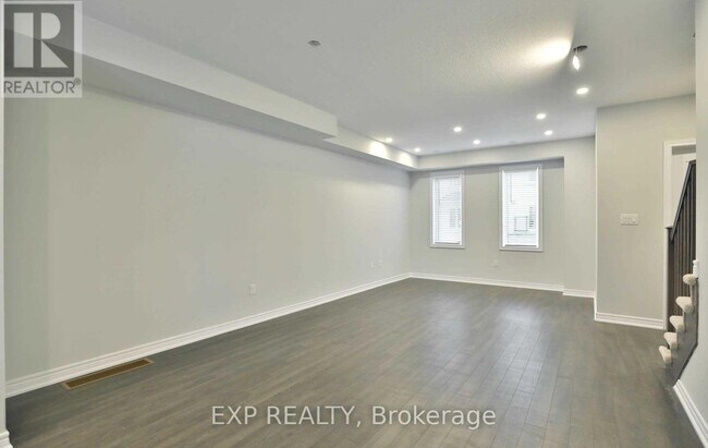 Photo - 32 Rapids Ln