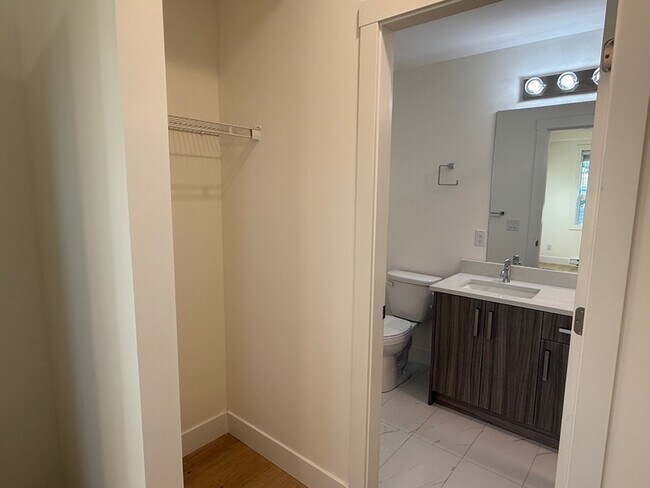 1036 Coronation Ave Unit 102