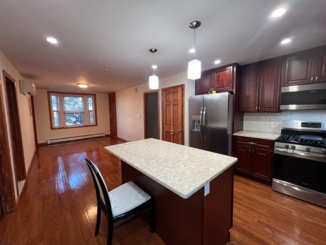 2 bedroom in SUNNYSIDE NY 11104 - 2 bedroom in SUNNYSIDE NY 11104 Condo Unit 1