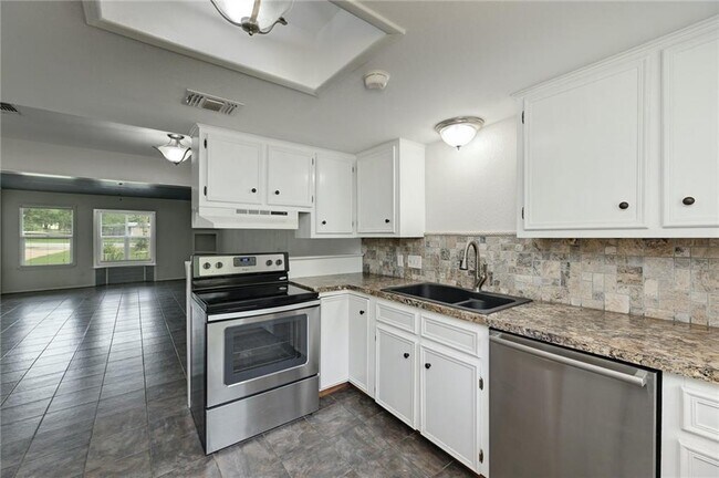 Photo - 5616 Oak Blvd