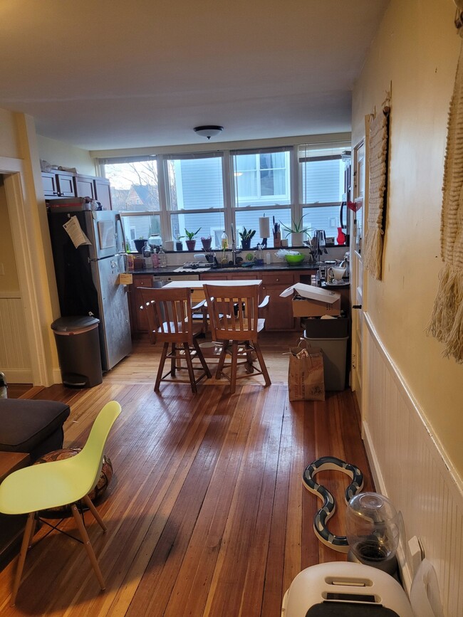 Building Photo - 332 Beacon St Unit 2 Rental