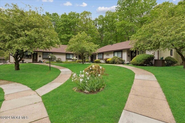 Photo - 173 Amberly Dr