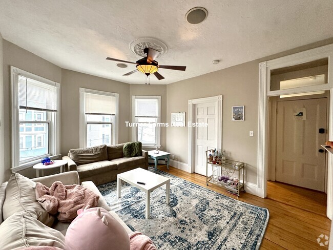 Building Photo - 68 Calumet St Unit 3 Rental