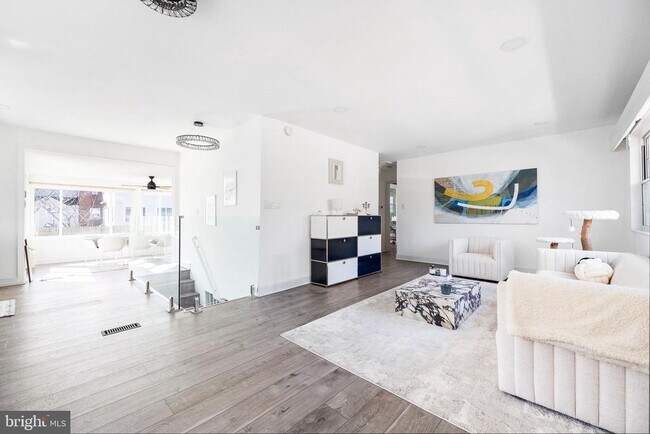 Photo - 5020 River Rd