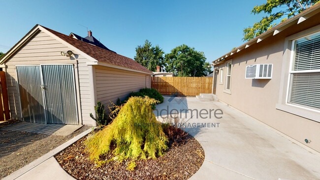 Building Photo - 207 N Spokane St