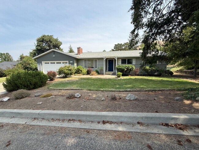 Building Photo - 1416 Scenic Dr