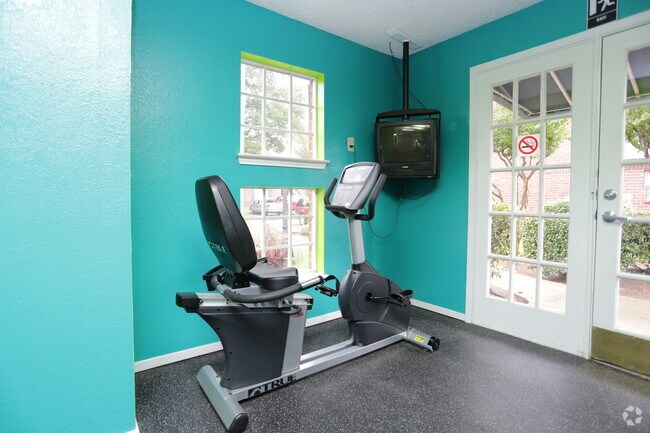 Building Photo - Oaklyn