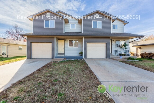 Building Photo - Beautiful 3 Bed 2.5 Bath townhome with easy commute anywhere in town!