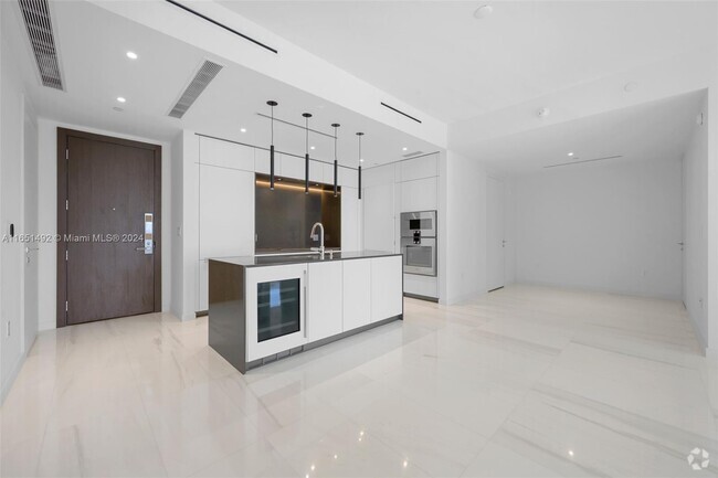 Building Photo - 300 Biscayne Blvd Way Unit 2705 Rental