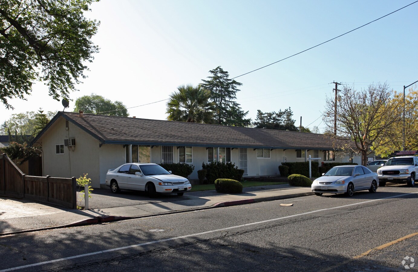 Garden Court Apartments - Garden Court Apartments
