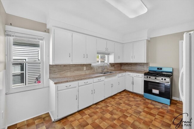 Photo - $1450 4 Bedrooms