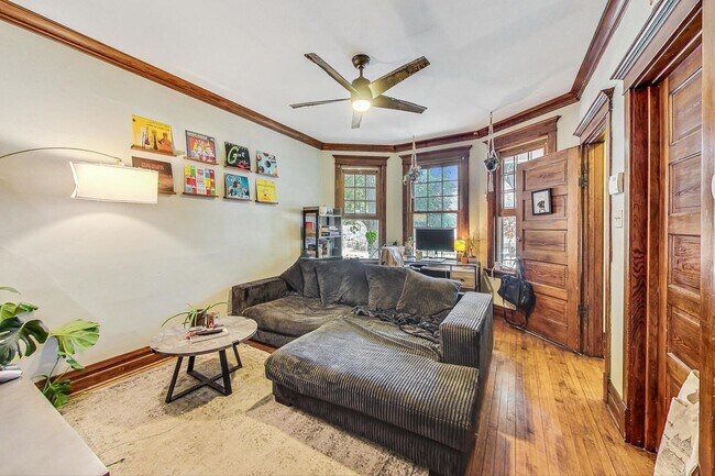 Photo - 3452 N Leavitt St Unit 1