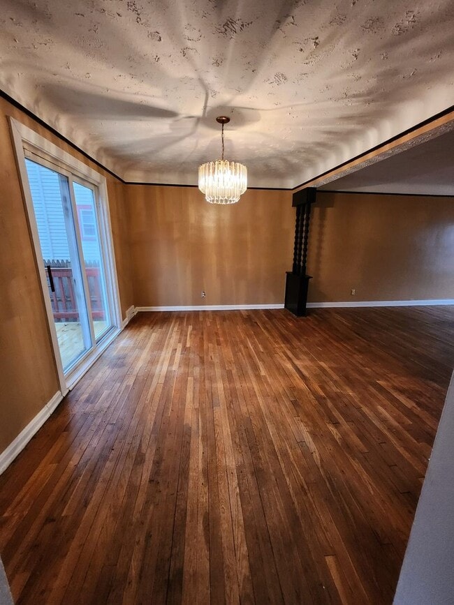 Photo - 2005 Hilton Rd