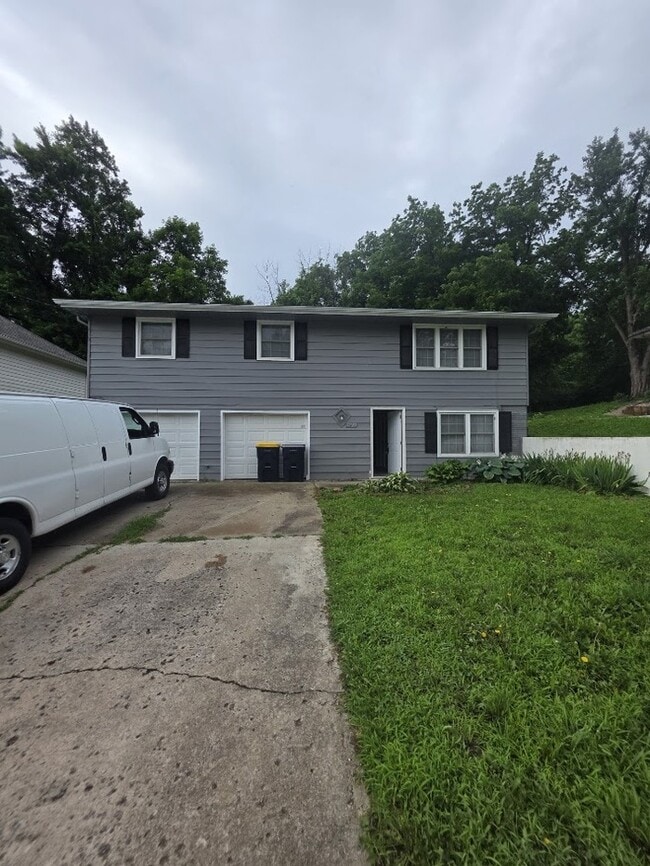 Photo - Beautiful 4 bedrooms and 1 bath home located on NE 38th St in Kansas City, MO