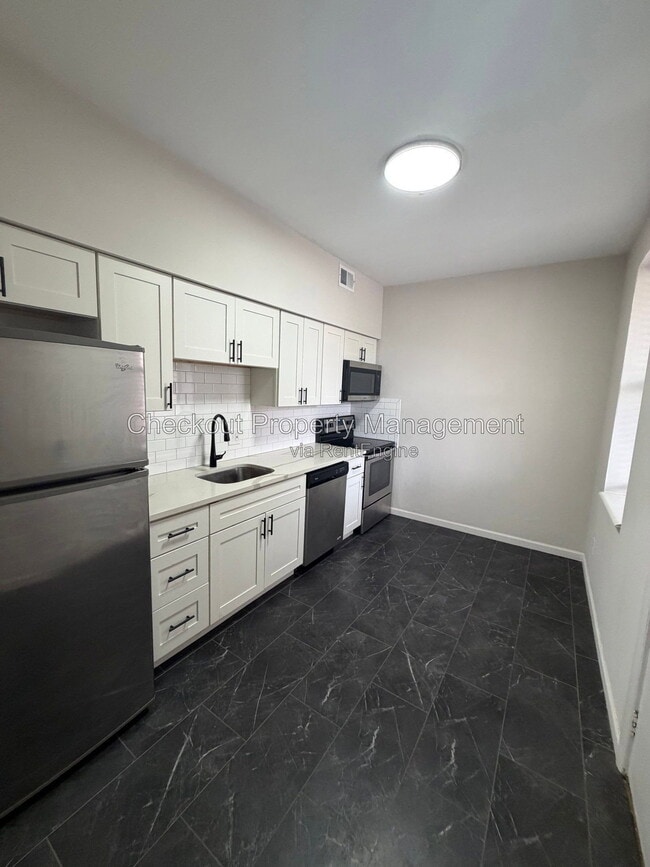 Building Photo - 5535 Pershing Ave Unit 22