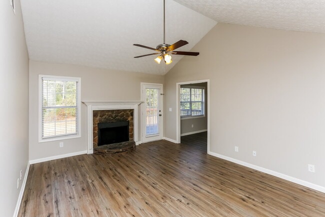 Photo - 816 Ruswood Rd