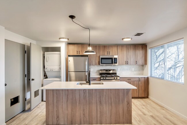 Photo - 570 North 200 West