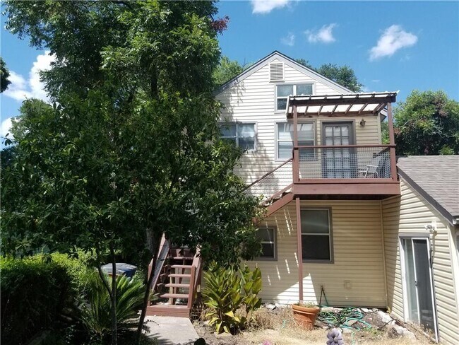 Building Photo - 2102 Townes Ln Unit B