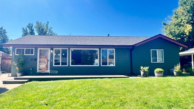 Building Photo - 4870 E Kansas Dr Rental
