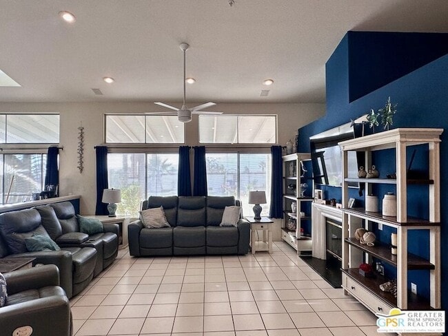 Photo - 9939 Vía Real