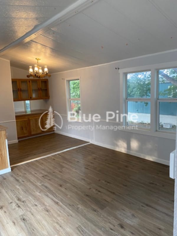 Photo - 925 Wilson Ave