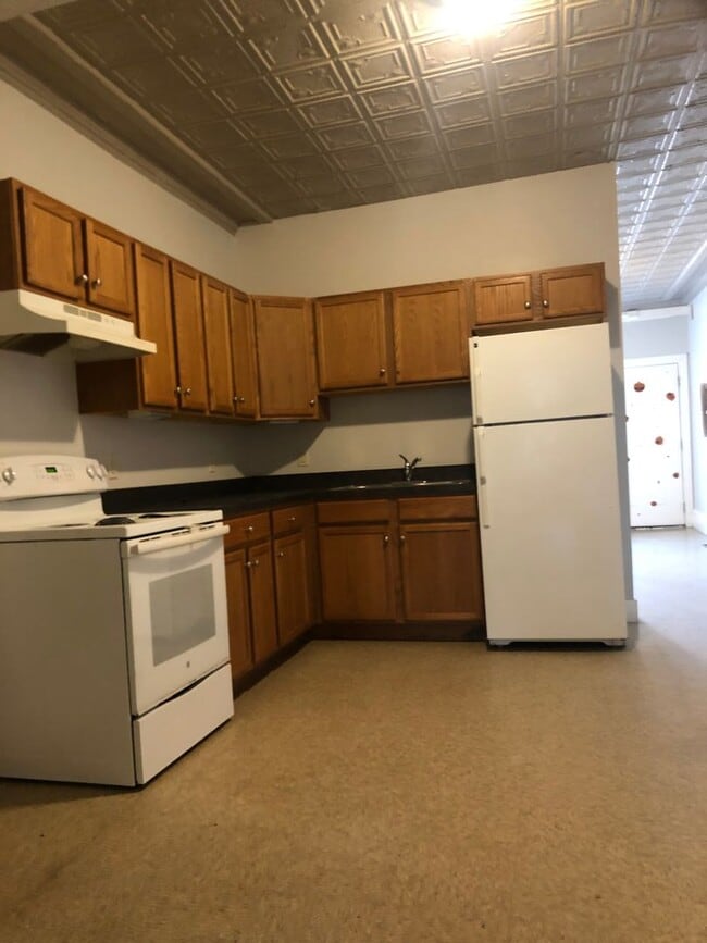 Building Photo - 344 S Queen St Unit Apt.1