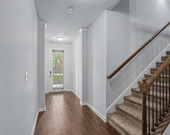 1305 Chase Ln