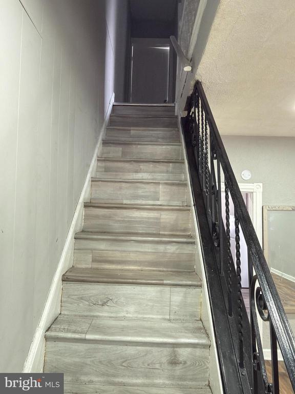 Photo - 249 E Oak St