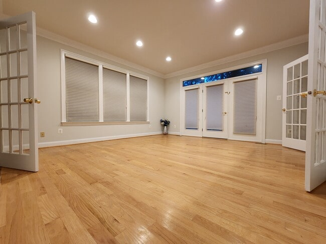 Building Photo - 6438 Columbia Pike Rental